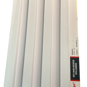 Muro interior con lambrín Tekno Step Manaos acabado claro estilo escandinavo